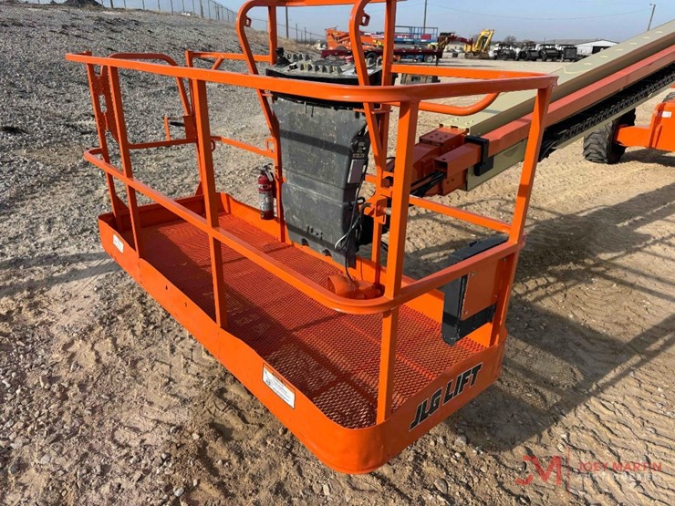 2013-jlg-800s-image-14