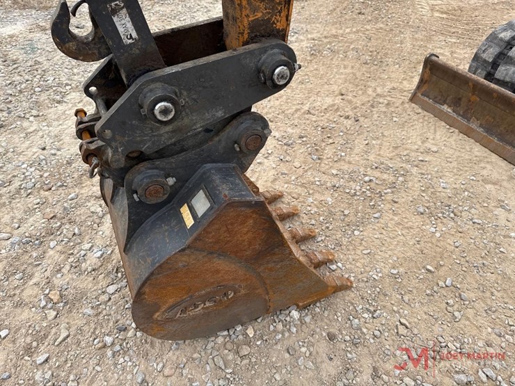 2014-case-cx57c-image-10