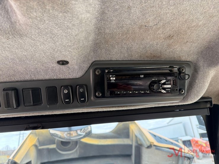 caterpillar-745-image-25