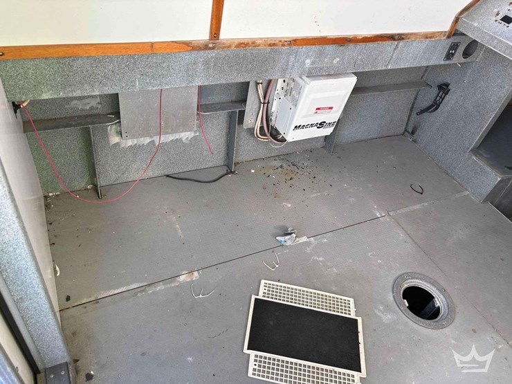 2011-armstong-marine-pilot-house-boat-w/-t/a-boat-trailer-image-38