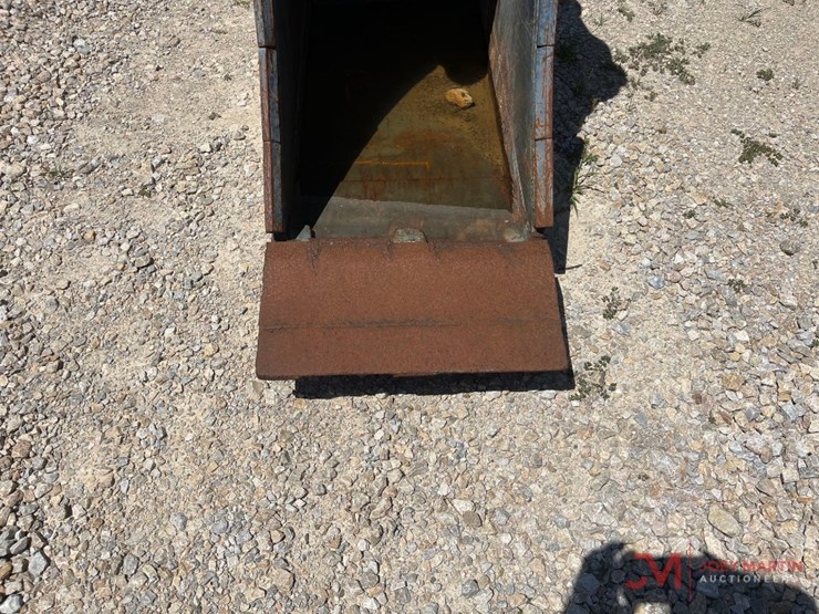 strickland-22"-excavator-tooth-bucket-w/-welded-on-sand-foot-image-6