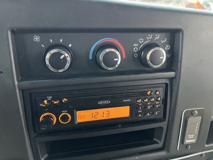 2014-chevrolet-express-paratransit-bus-image-28