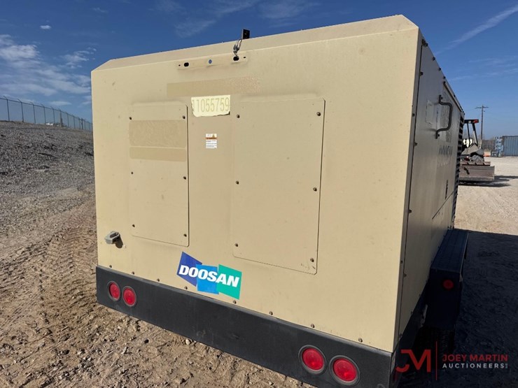 2020-doosanxp825hp-750-towable-air-compressor-image-9