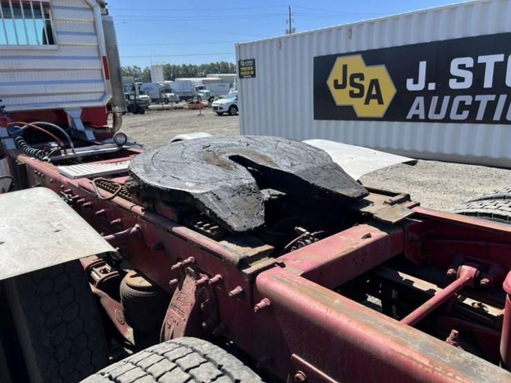 1997-peterbilt-567-image-17