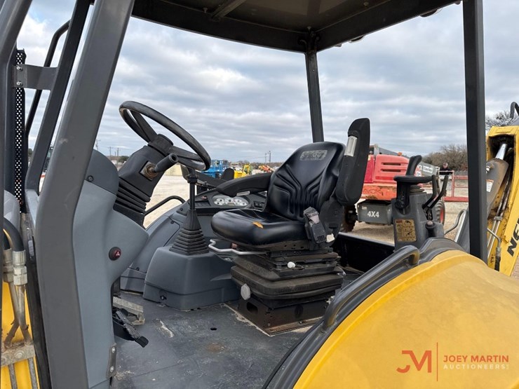 new-holland-b95c-image-17