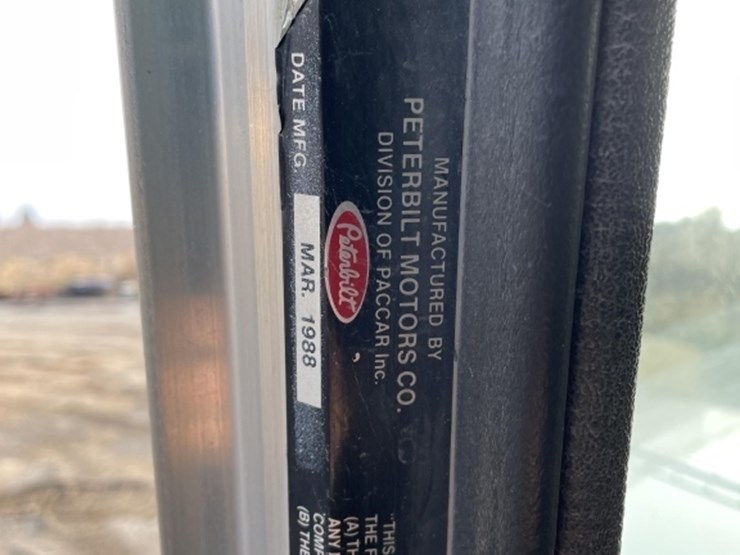 1988-peterbilt-379-image-36