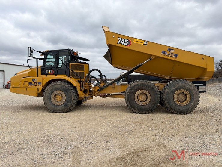 caterpillar-745-image-6