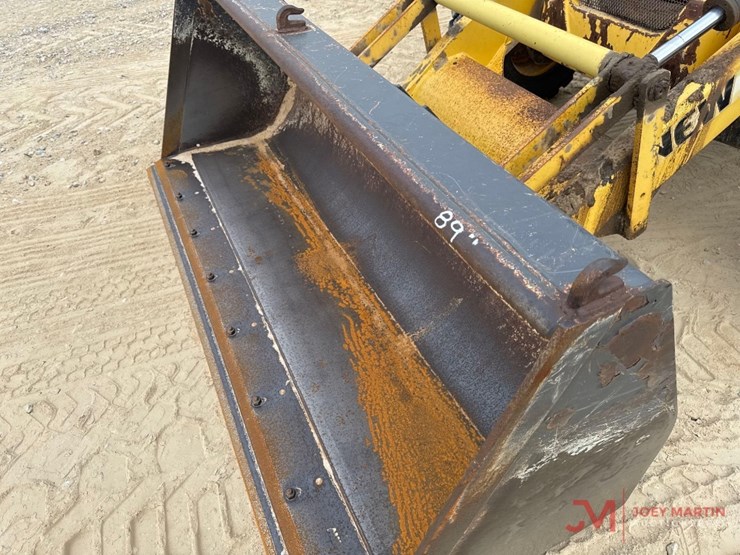 new-holland-b95c-image-4