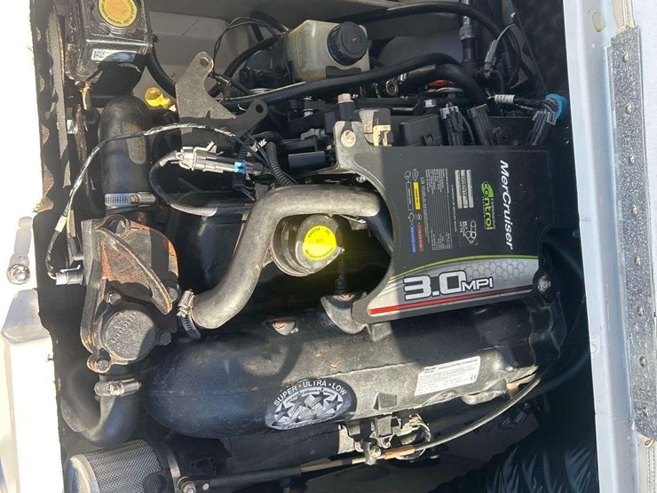 2013-tahoe-q4-boat-with-s/a-boat-trailer-image-22