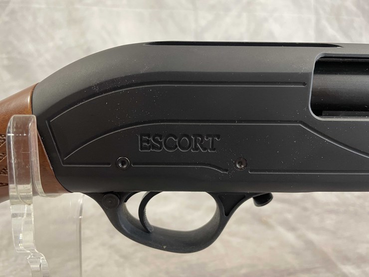 #4045-•-escort-m87,-12-ga.-pump-action-shotgun,-sn:-417372,-(neenah,-wi)-image-7