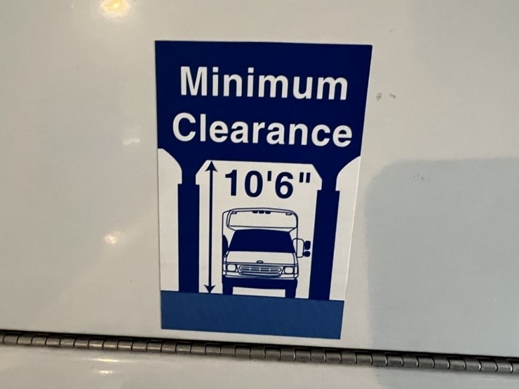 2014-chevrolet-express-paratransit-bus-image-25