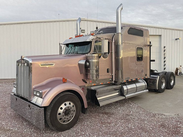 2009-kenworth-w900l-image-1