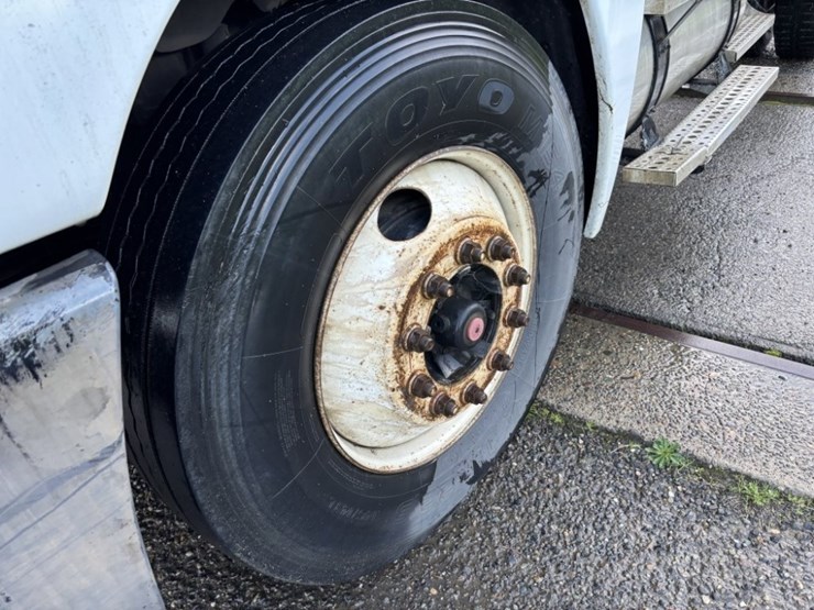 freightliner-s/a-truck-tractor-image-9