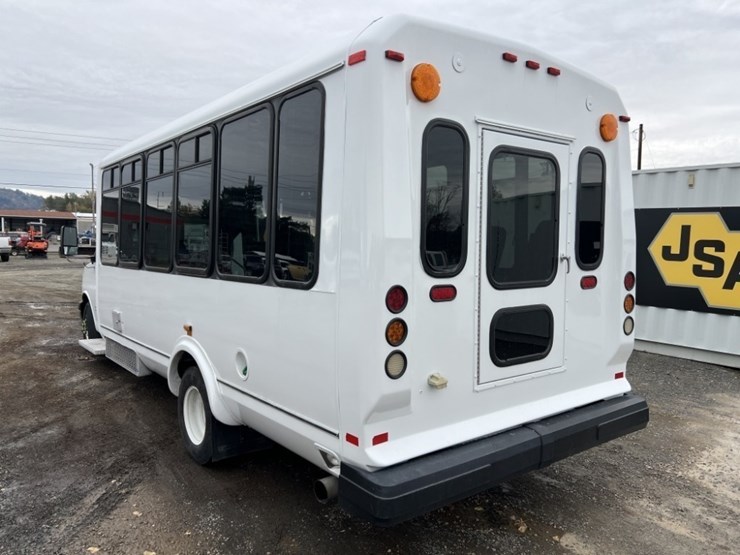 2014-chevrolet-express-paratransit-bus-image-6