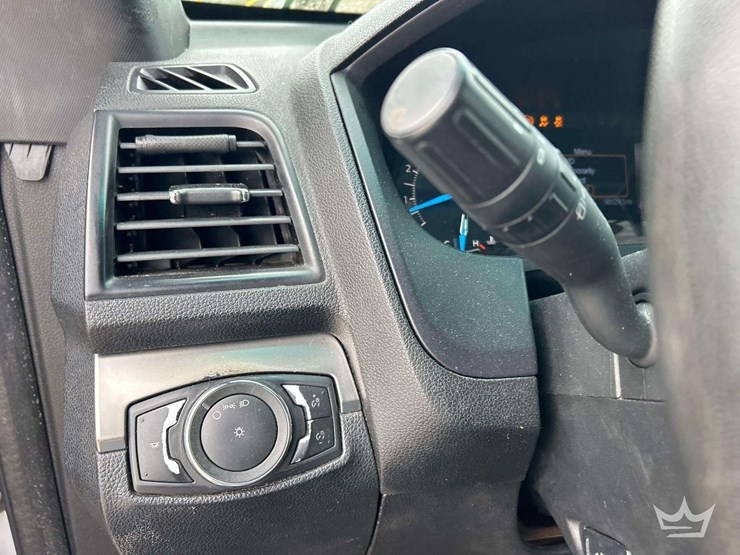 2016-ford-explorer-image-15