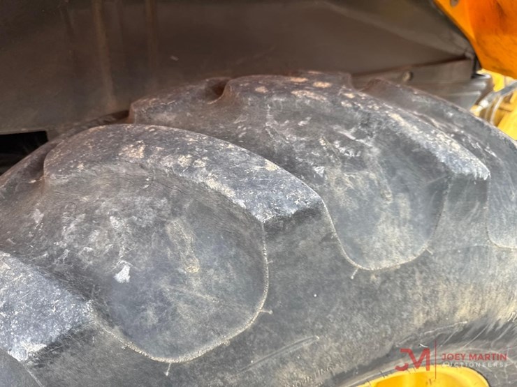 new-holland-b95c-image-7