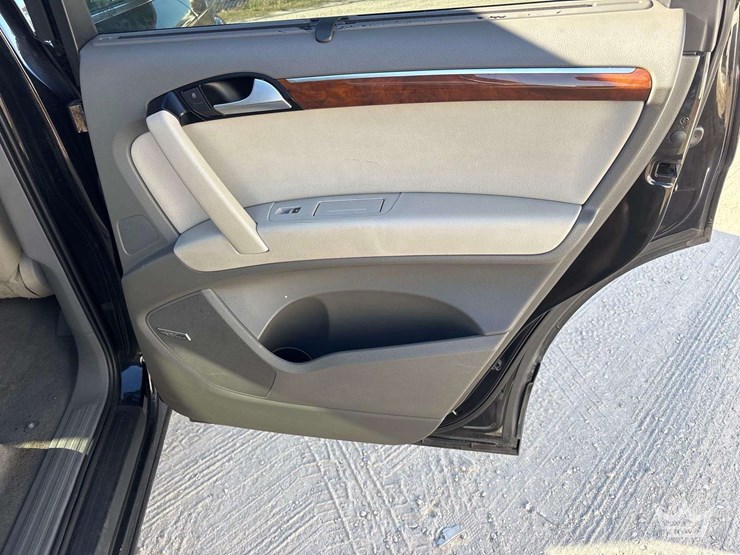 2014-audi-q7-image-24