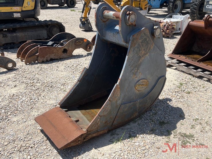 strickland-22"-excavator-tooth-bucket-w/-welded-on-sand-foot-image-4
