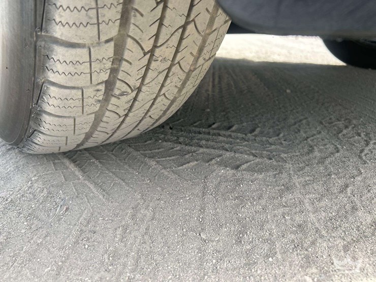 2013-infiniti-jx35-v-suv-image-43