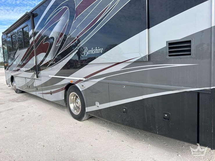 2013-freightliner-forest-river-390bh-39ft.-class-a-motorhome-image-30