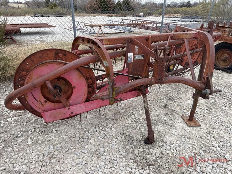 massey-ferguson-side-discharge-hay-rake-image-1