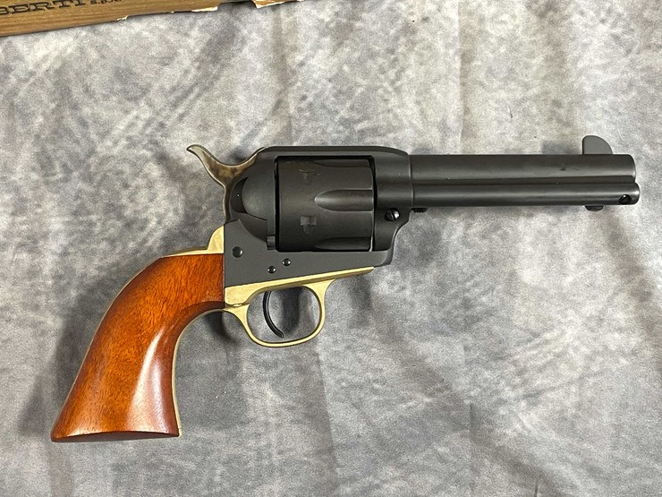 #5193-•-stoeger-cattleman,-45-colt-revolver-pistol,-sn:-um3413,-(neenah,-wi)-image-8