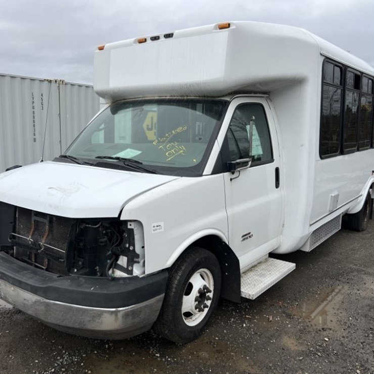 2014 Chevrolet Express Paratransit Bus
