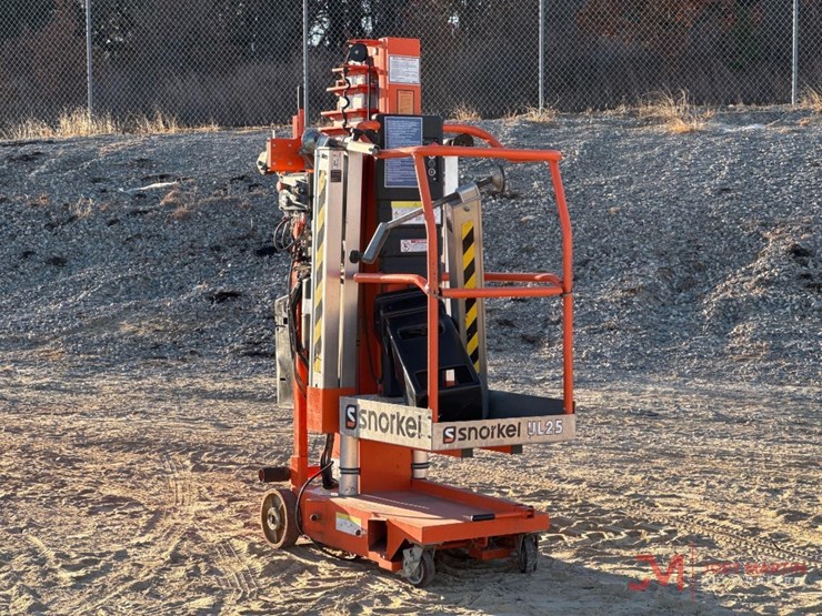 2019-snorkel-ul25-electric-man-lift-image-1