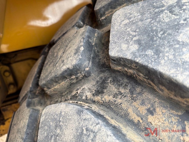 caterpillar-745-image-10