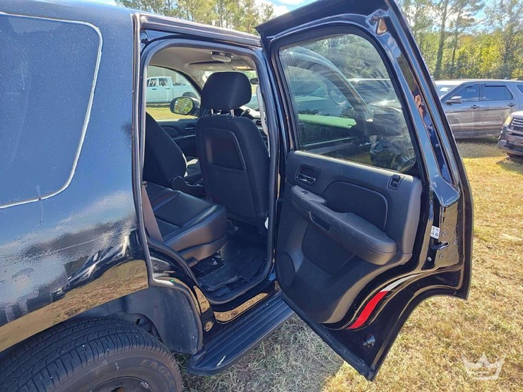 2014-chevrolet-tahoe-image-23