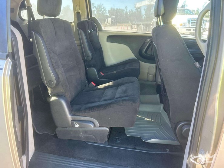 2016-dodge-grand-caravan-image-21