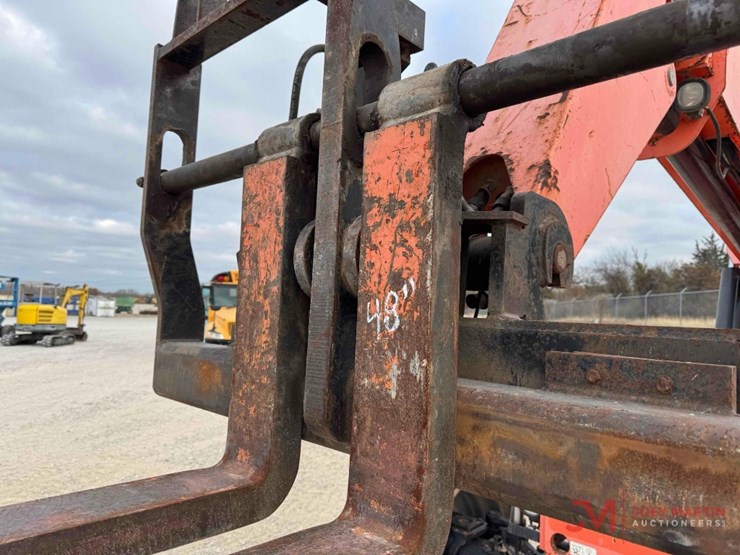 2015-jlg-8042-image-5