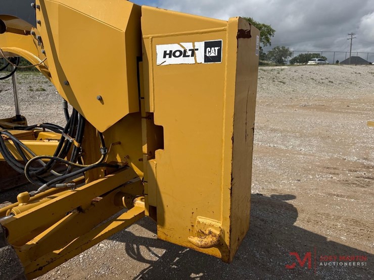 2012-caterpillar-140m2-image-17