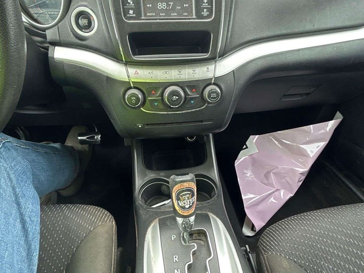 2016-dodge-journey-image-10