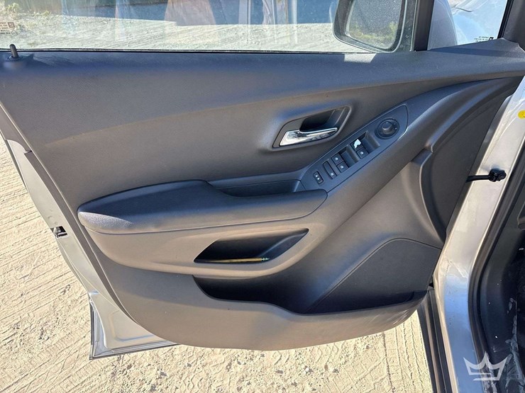 2018-chevrolet-trax-suv-image-12