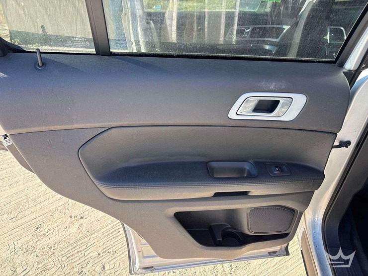 2014-ford-explorer-image-19