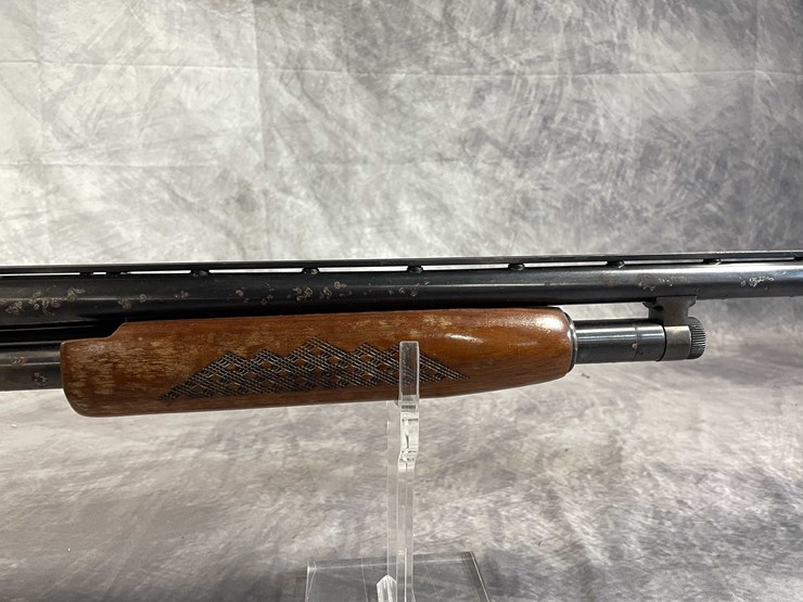 #4057-•-mossberg-model-550,-20-ga.-pump-action-shotgun,-sn:-nsn,-(neenah,-wi)-image-4
