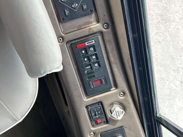 2013-freightliner-forest-river-390bh-39ft.-class-a-motorhome-image-10