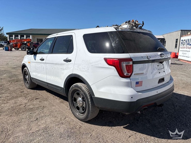 2016-ford-explorer-image-4