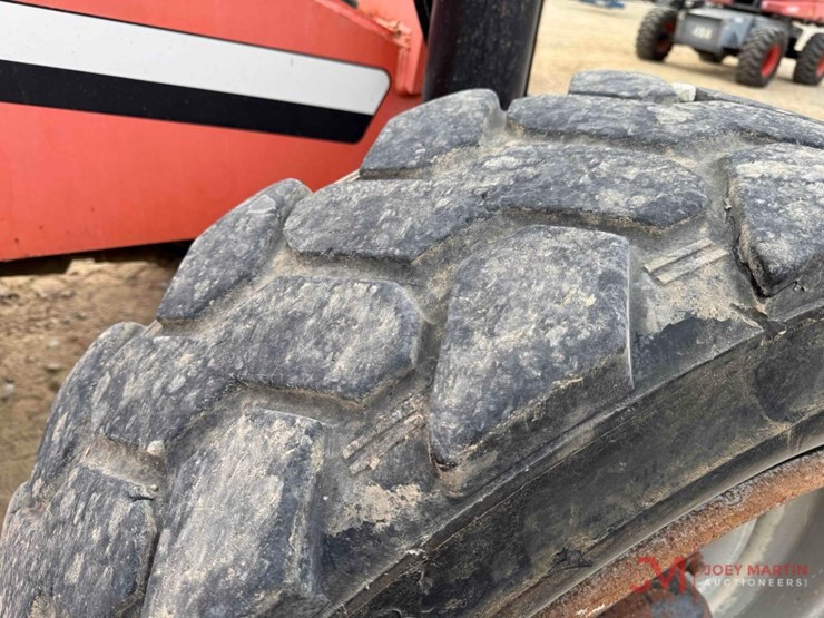 2015-jlg-8042-image-16