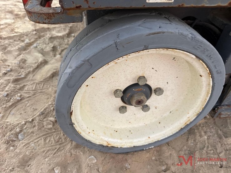 skyjack-sj4632-electric-scissor-lift-image-11