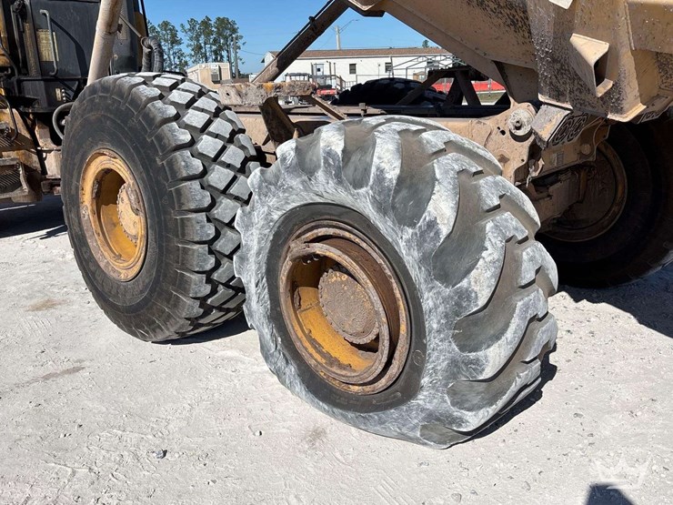 2006-deere-250d-image-28