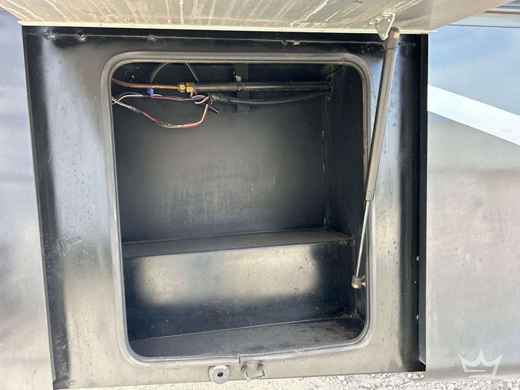 2013-freightliner-forest-river-390bh-39ft.-class-a-motorhome-image-29