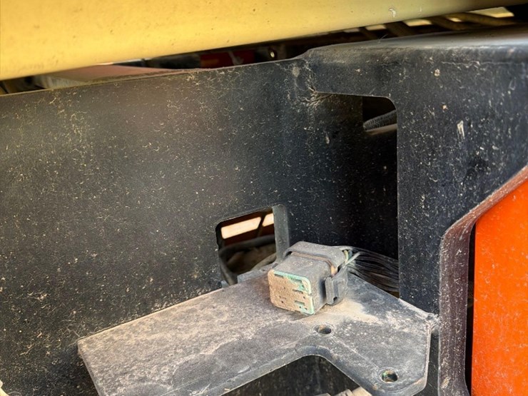 2010-jlg-1930es-image-11