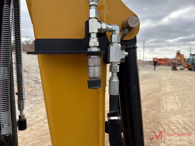 caterpillar-303-image-13