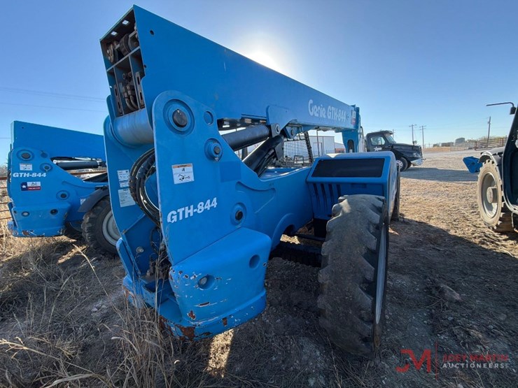 2018-genie-gth844-image-2