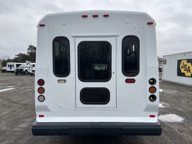 2014-chevrolet-express-paratransit-bus-image-5