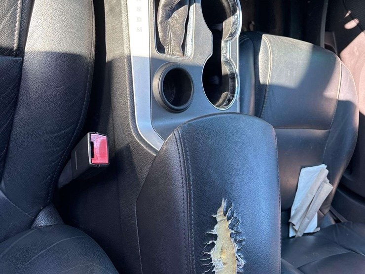 2014-ford-explorer-image-16