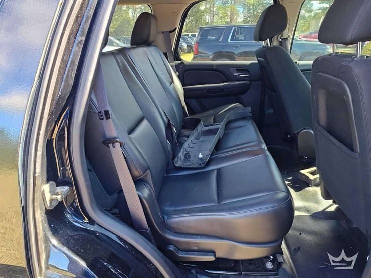 2014-chevrolet-tahoe-image-24