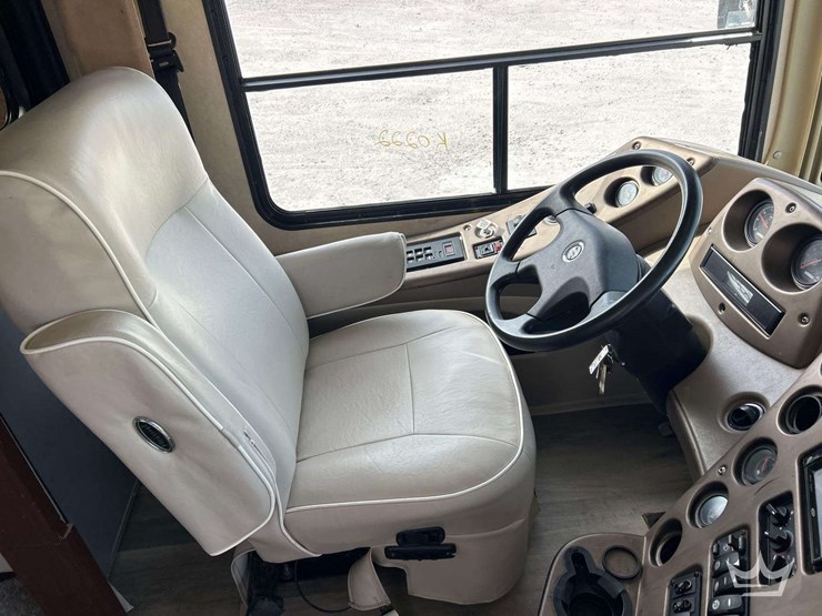 2013-freightliner-forest-river-390bh-39ft.-class-a-motorhome-image-8